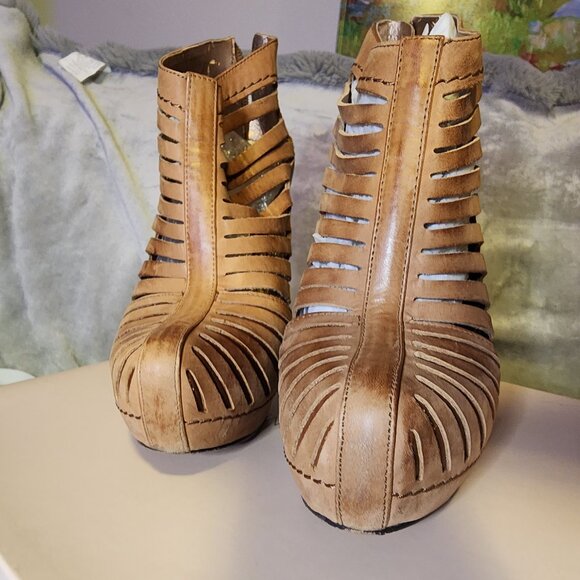 BCBG Generation Eddah Stilleto Heels Tobacco Waxy size 8 - Picture 3 of 14